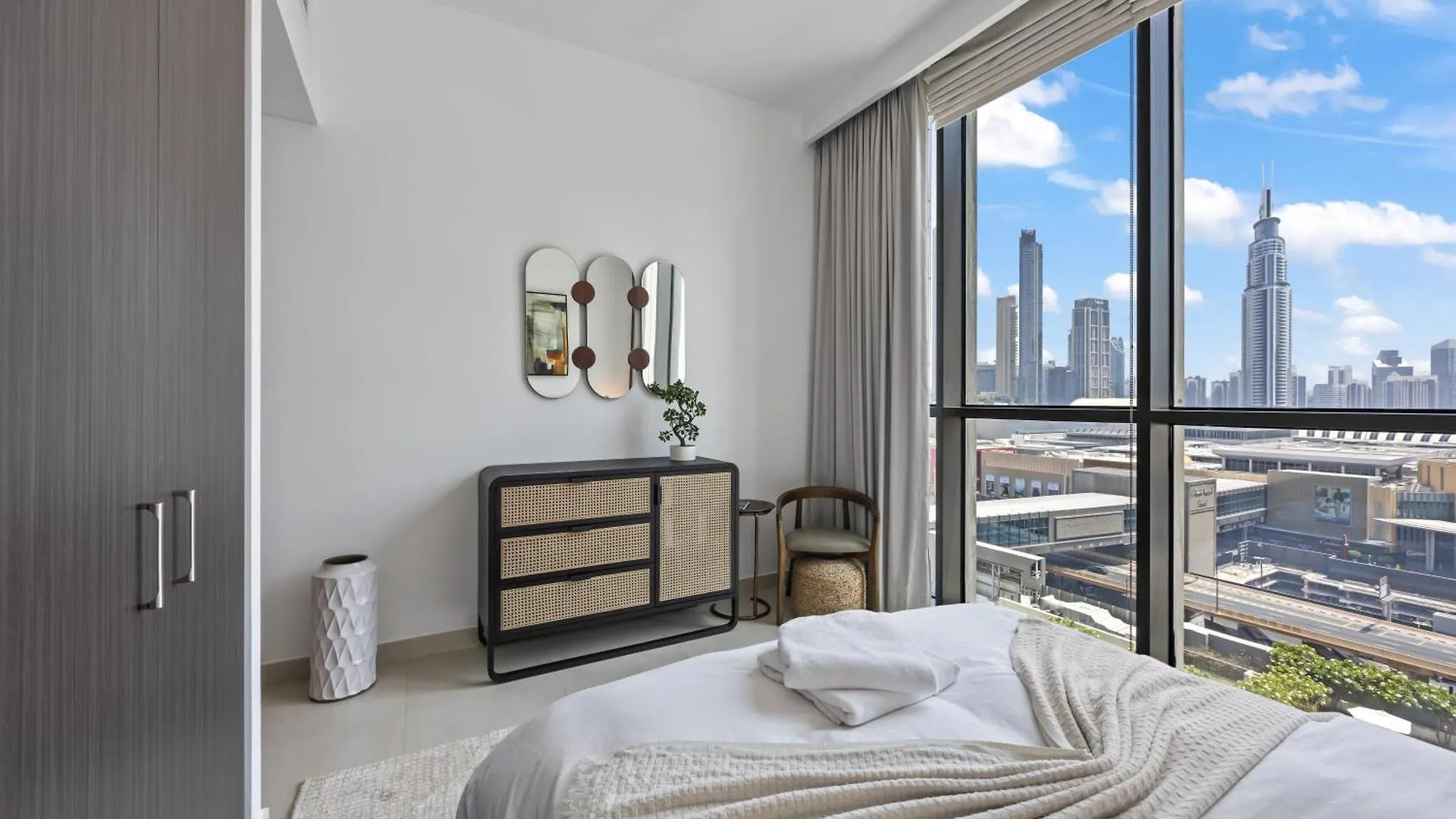 Elite Escape - 3 Bhk Burj View & Dubai Mall Access 0*,