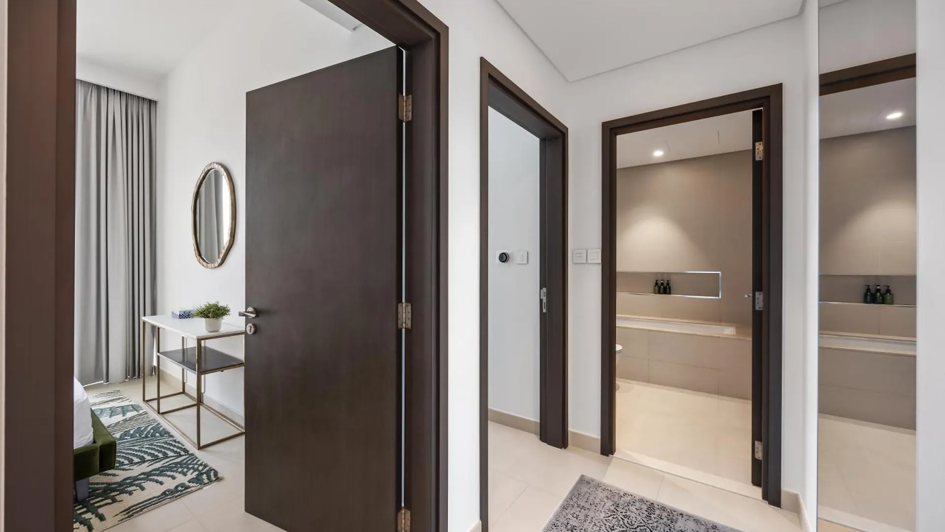 Elite Escape - 3 Bhk Burj View & Dubai Mall Access 0*,  United Arab Emirates