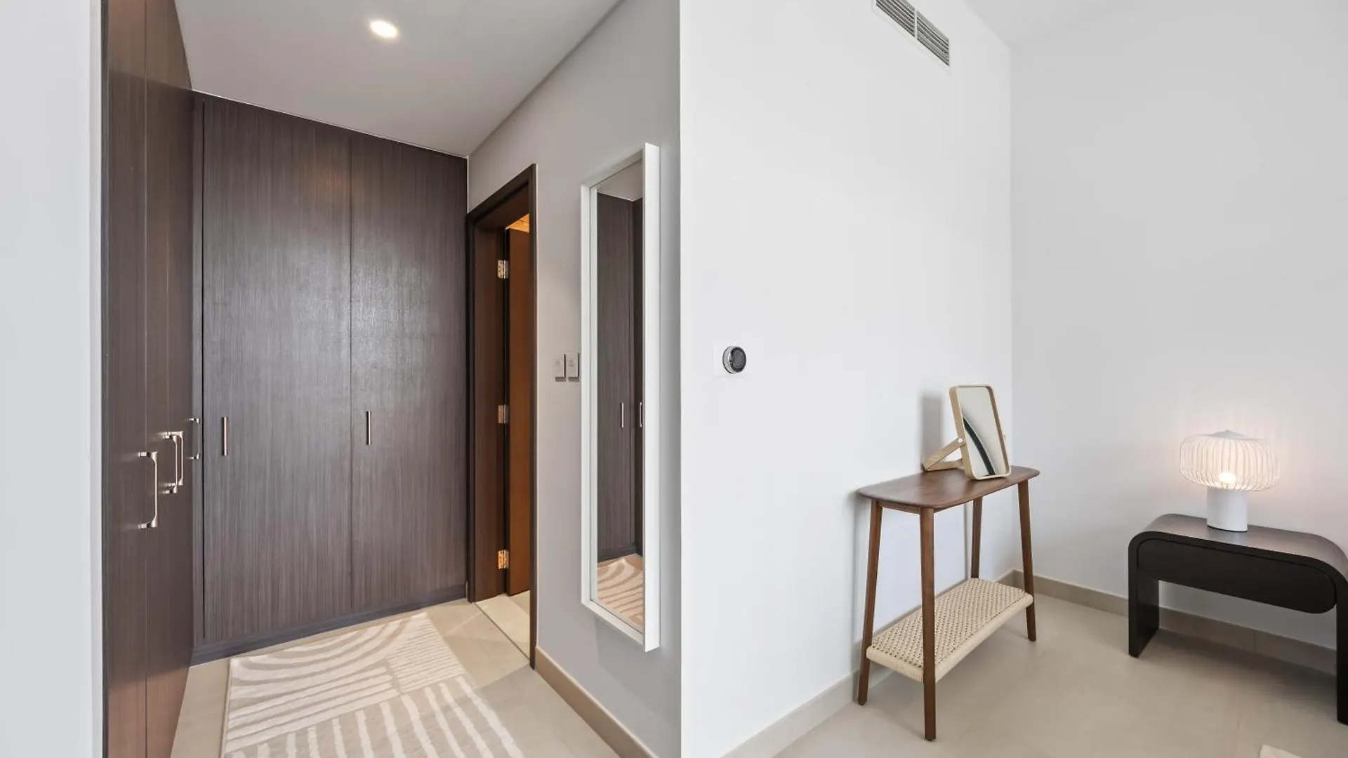 Elite Escape - 3 Bhk Burj View & Dubai Mall Access Apartment