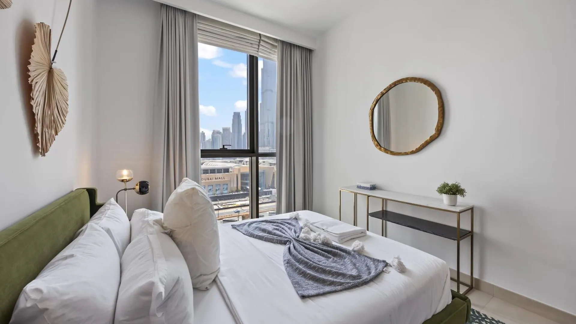 Elite Escape - 3 Bhk Burj View & Dubai Mall Access Apartment
