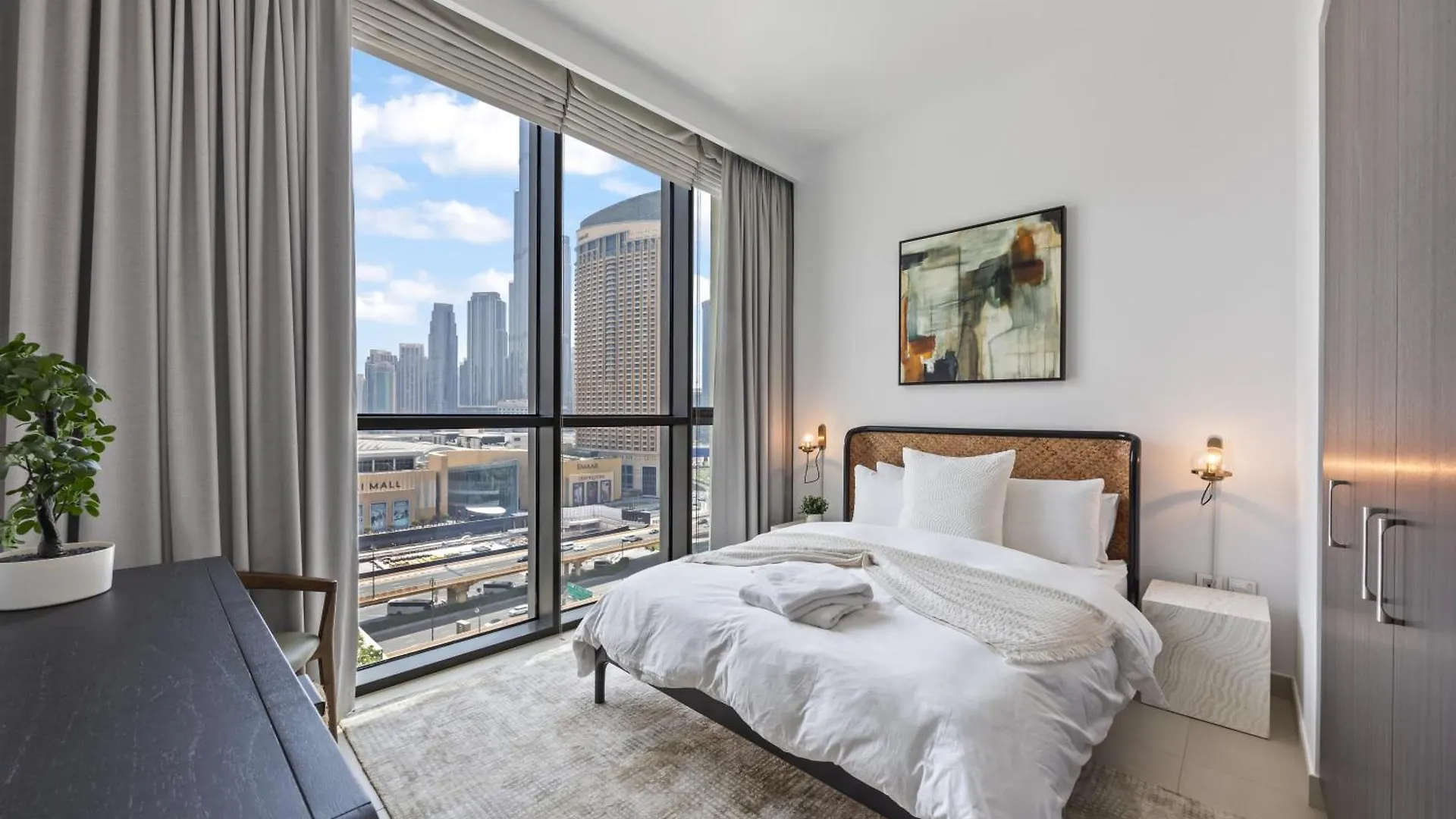 Elite Escape - 3 Bhk Burj View & Dubai Mall Access