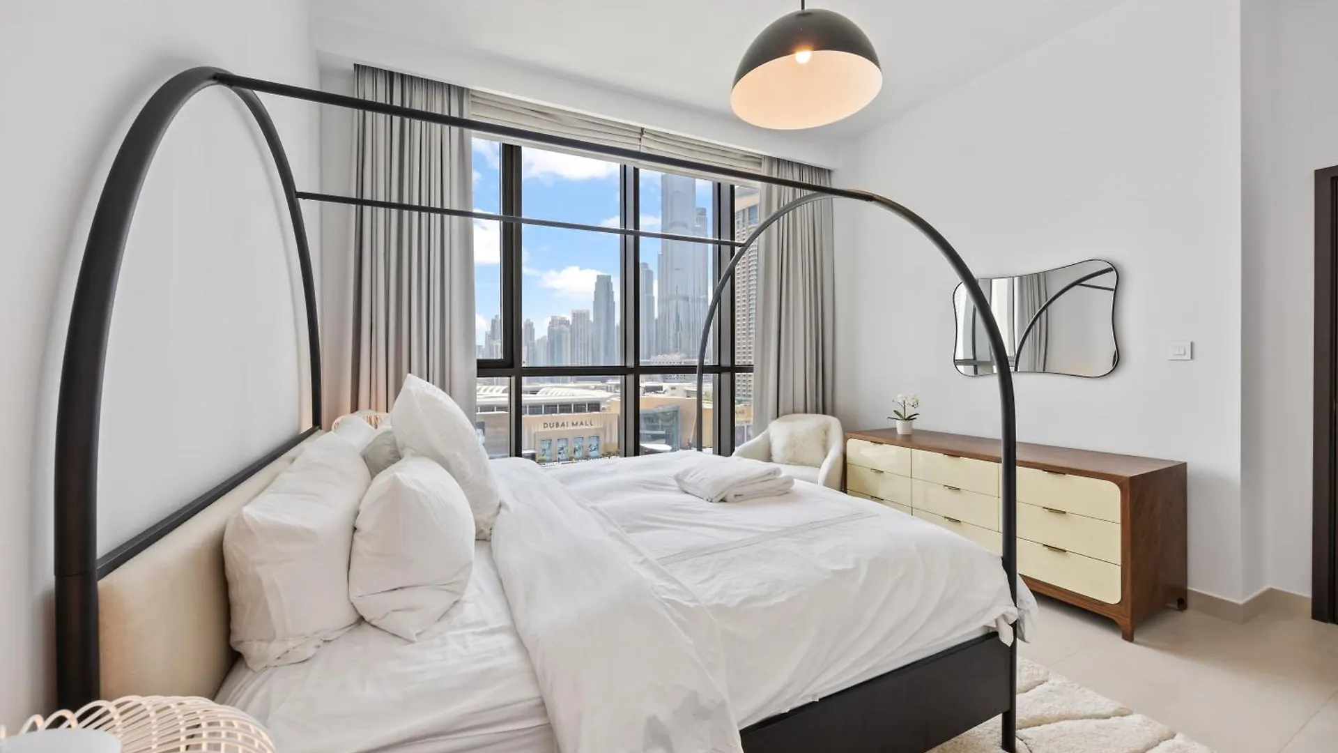 Elite Escape - 3 Bhk Burj View & Dubai Mall Access