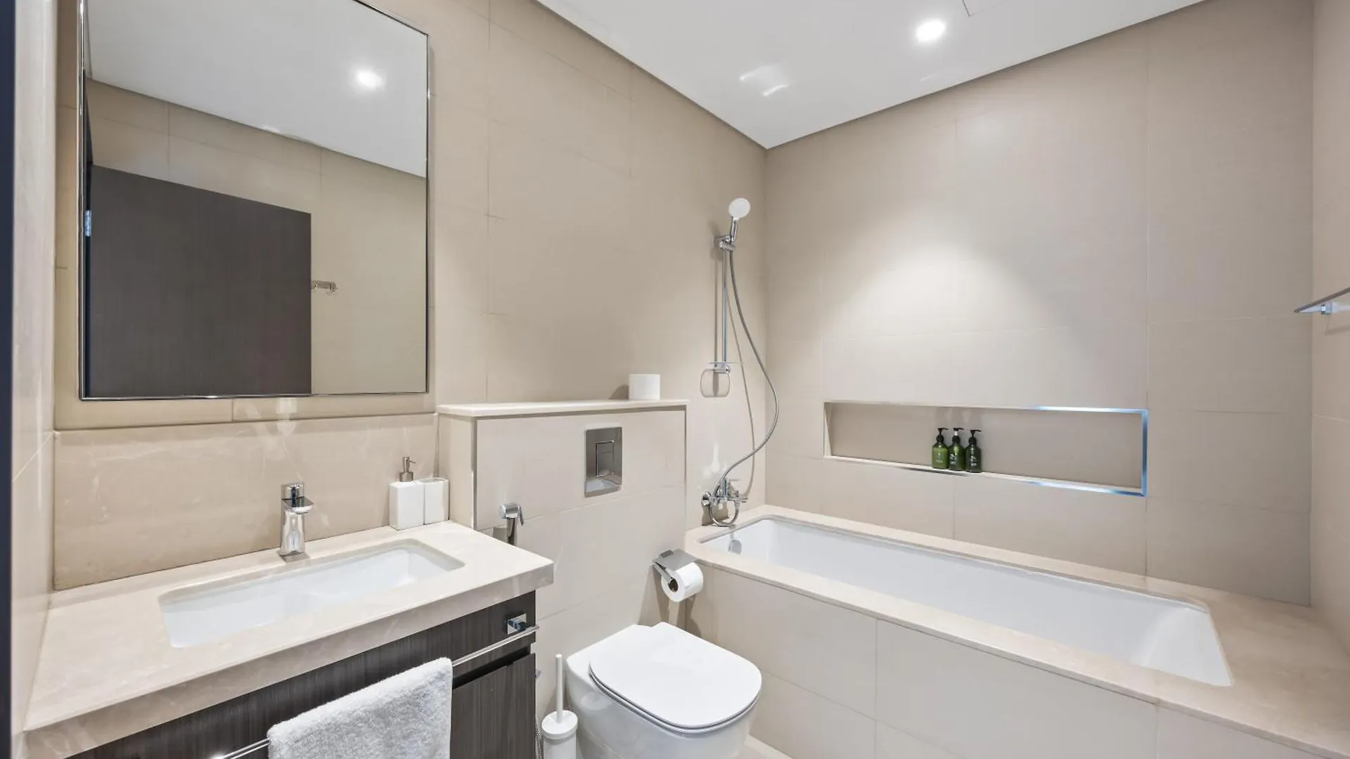 Elite Escape - 3 Bhk Burj View & Dubai Mall Access