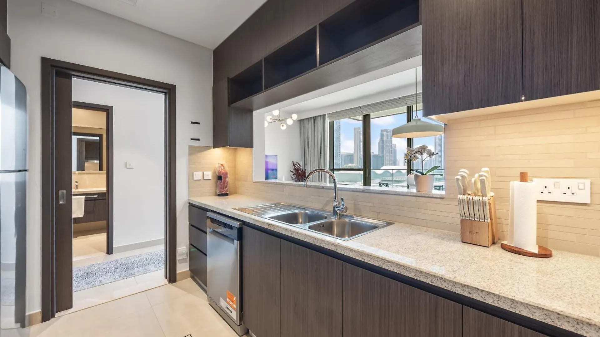 Elite Escape - 3 Bhk Burj View & Dubai Mall Access 0*,  Emirati Arabi Uniti